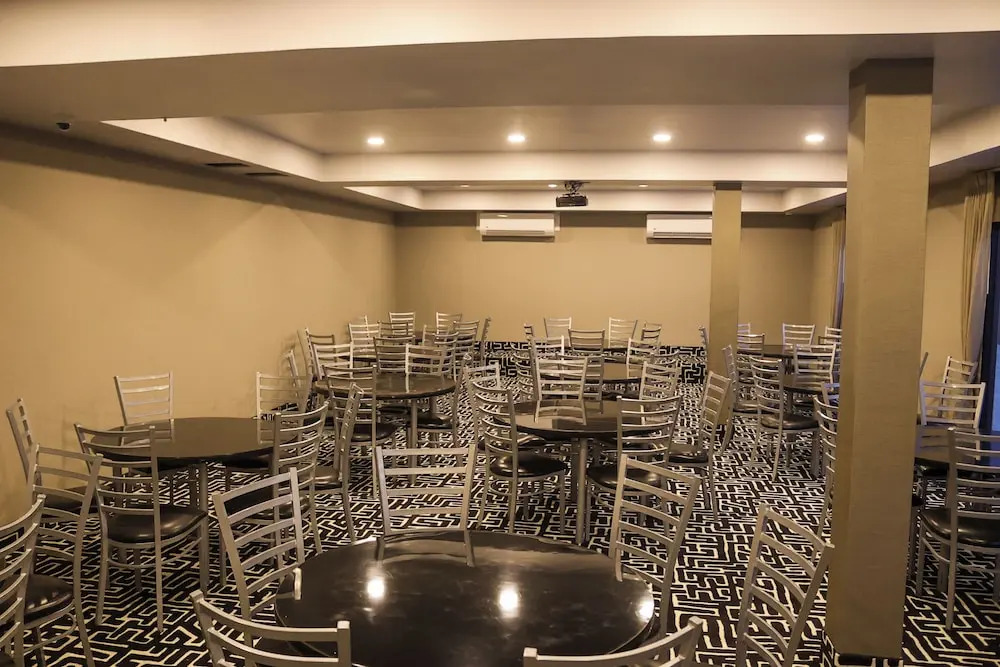 Hotel West Plaza