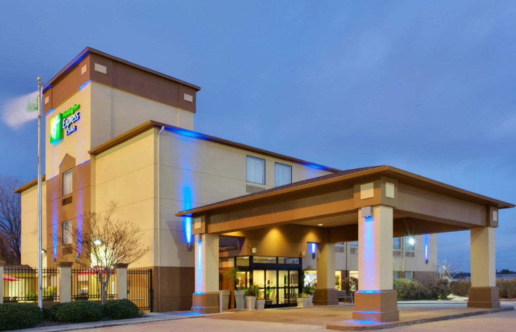 Holiday Inn & Suites Spring - The Woodlands