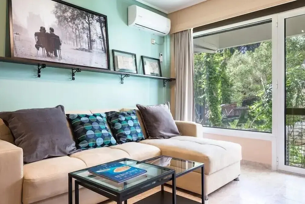 Sunny apartment with 2 bedrooms and Garden