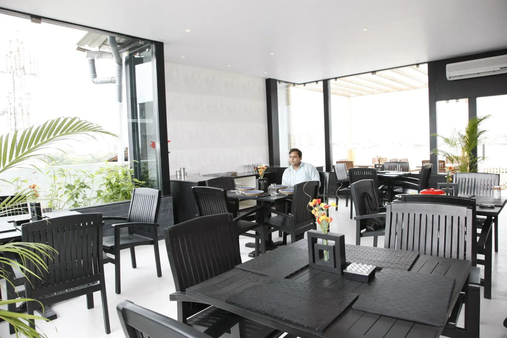 AR Suites Fontana Bay - Kalyani Nagar