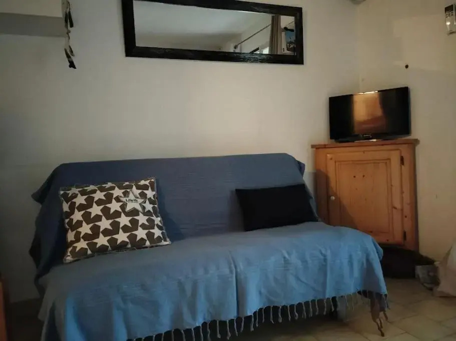 Studio cabine climatisé rez de jardin plage 150m Boucanet