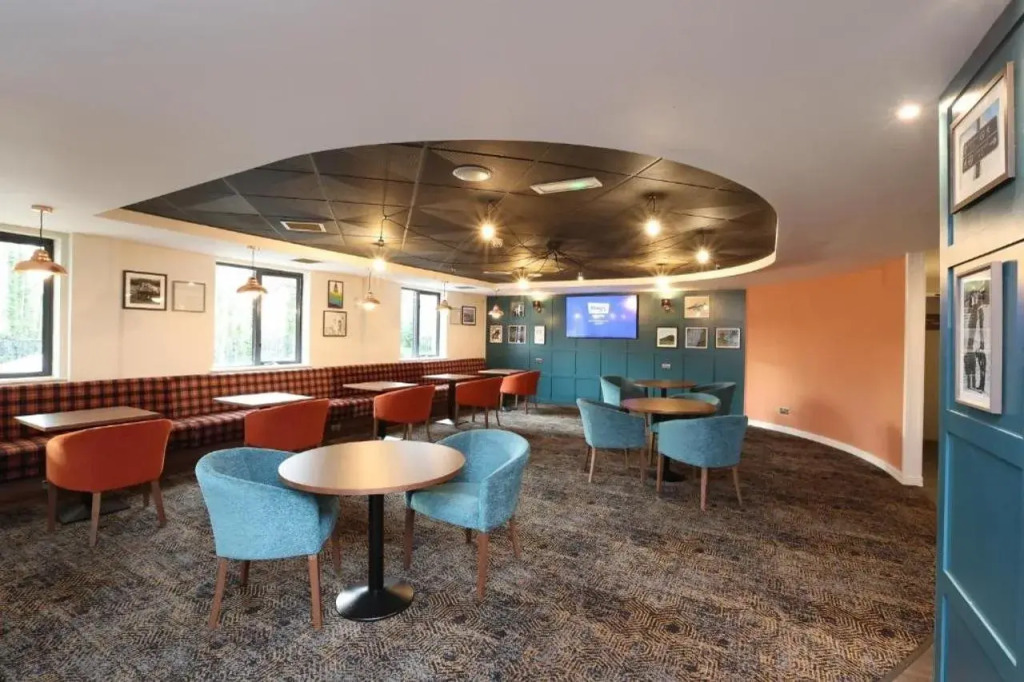 Knowsley Inn & Lounge