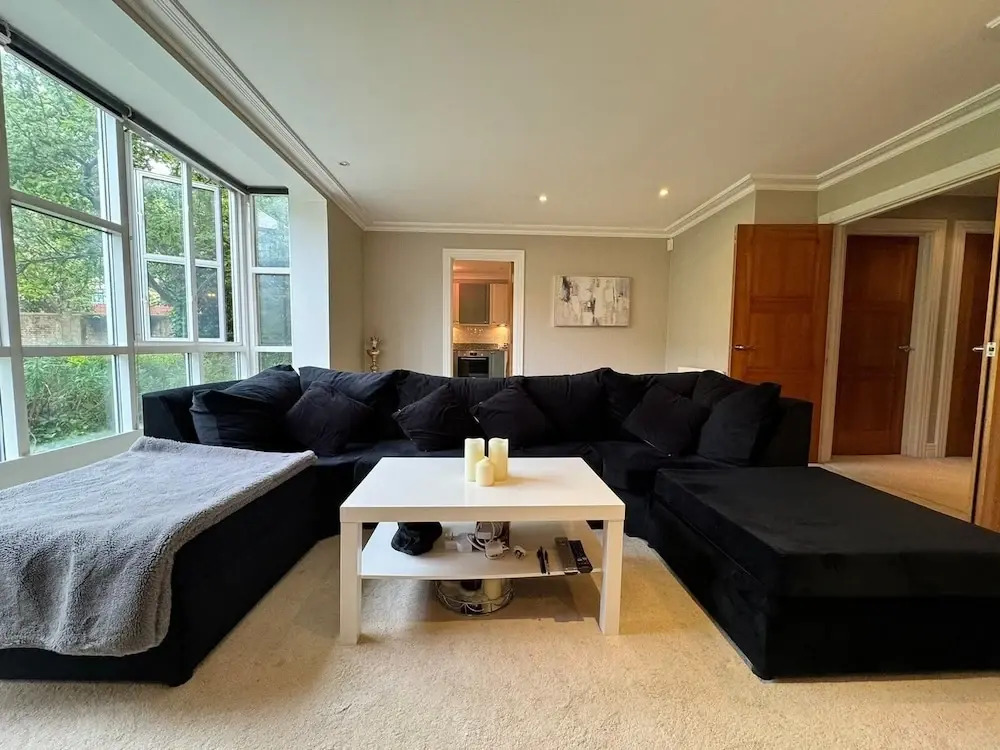 Luxury Apartment In London - Pool Spa & Gym