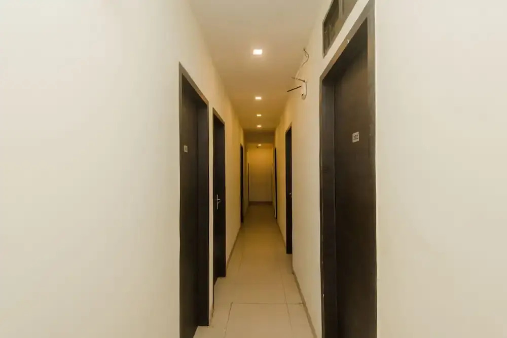 OYO 10103 Hotel Aviva