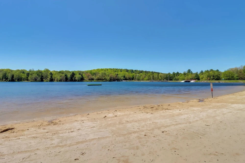 Beach Access: Bbq-ready Poconos Family Getaway!