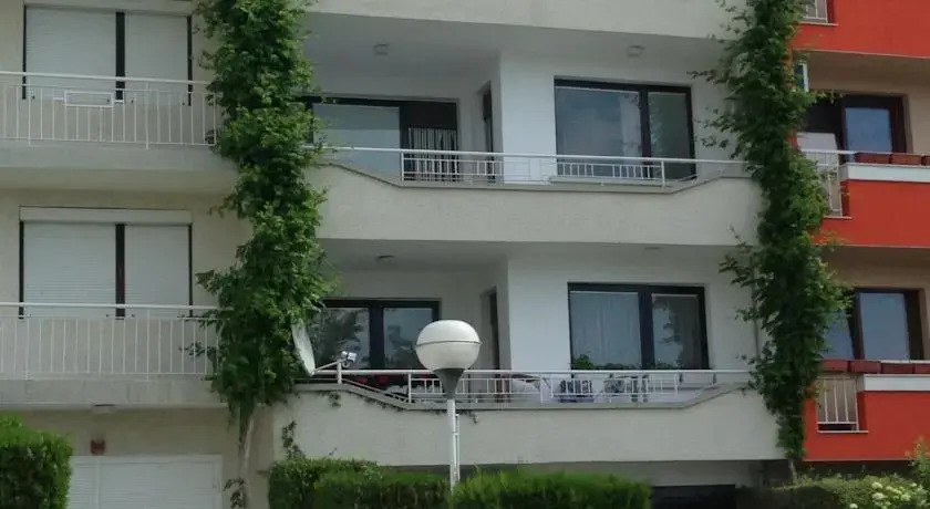 Yanis Guest House