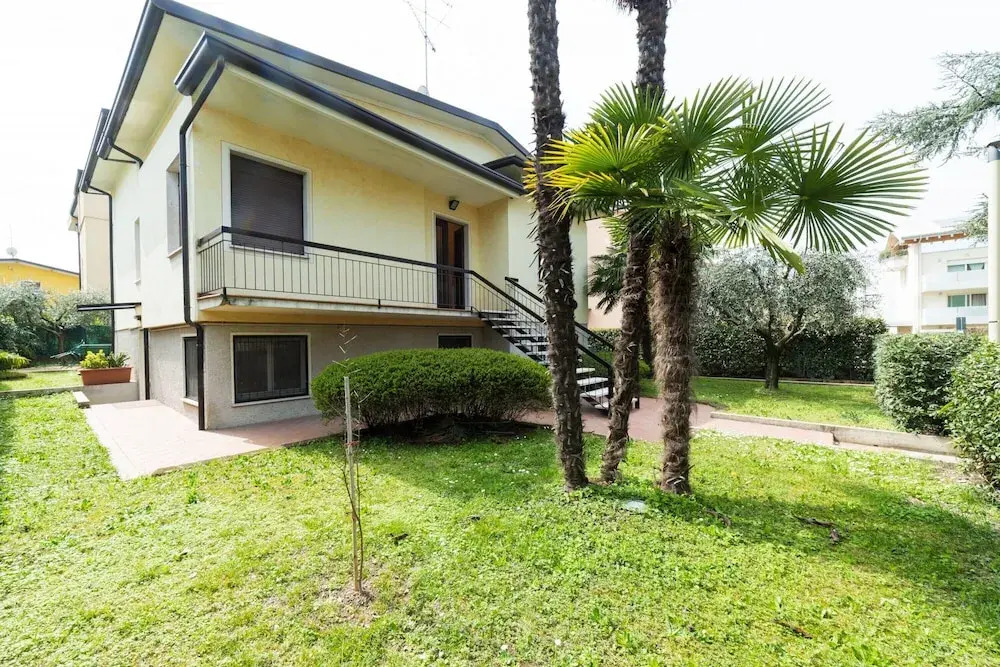 Desenzanoloft Villa Palm Garda Beach official partner Homes and Villas by Marriott Bonvoy