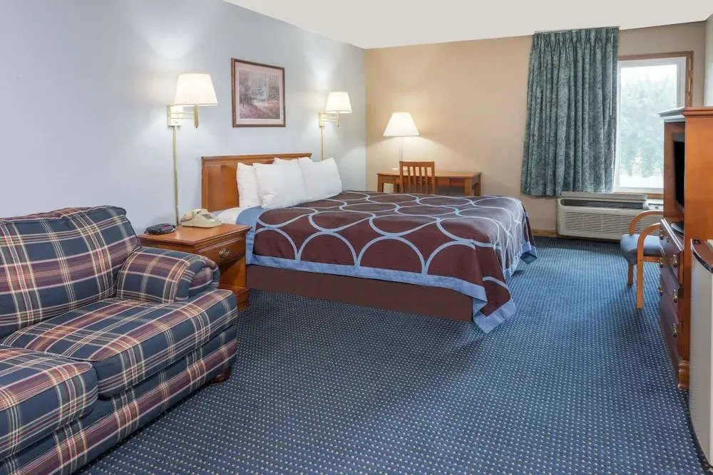Super 8 by Wyndham OFallon MO/St. Louis Area