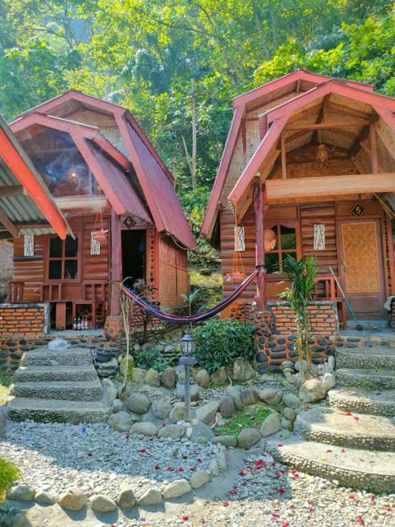 Lucky Bamboo-Bukit Lawang-Bungalows-Restaurant,Direct On The Jungle Border and Jungle Trekking Tours