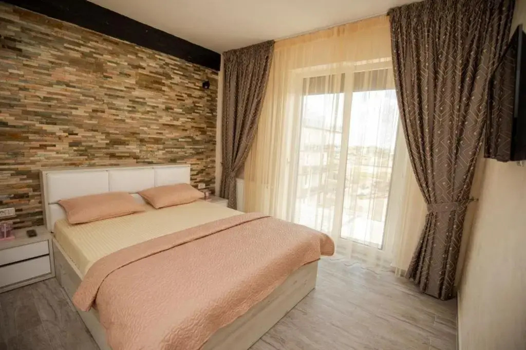 Golden Apartment 2