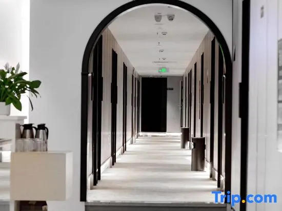 Zhongxian Manchester City Smart Hotel