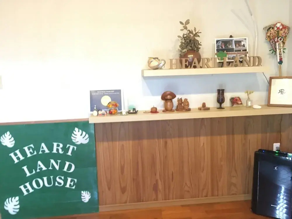 HEARTLAND HOUSE - Female Only & Couple Only