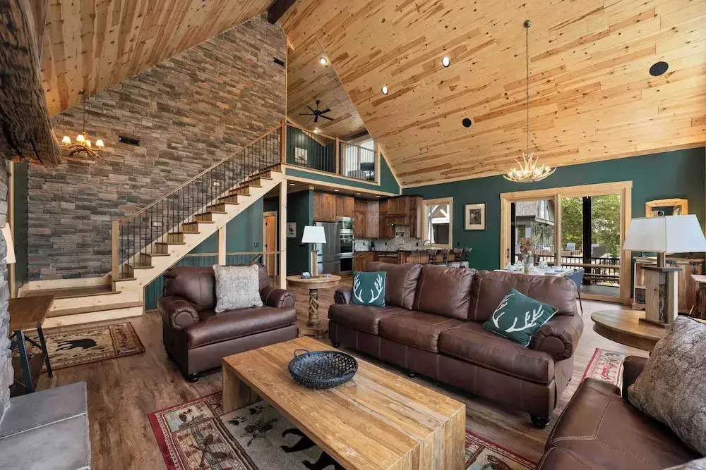 Black Bear & Blue Heron by Avantstay 2 Lakefront Homes, Sleeps 43 Pool, Dock, Theater