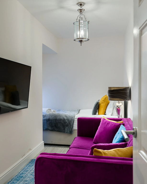 Designer 1-bedroom in Kensington