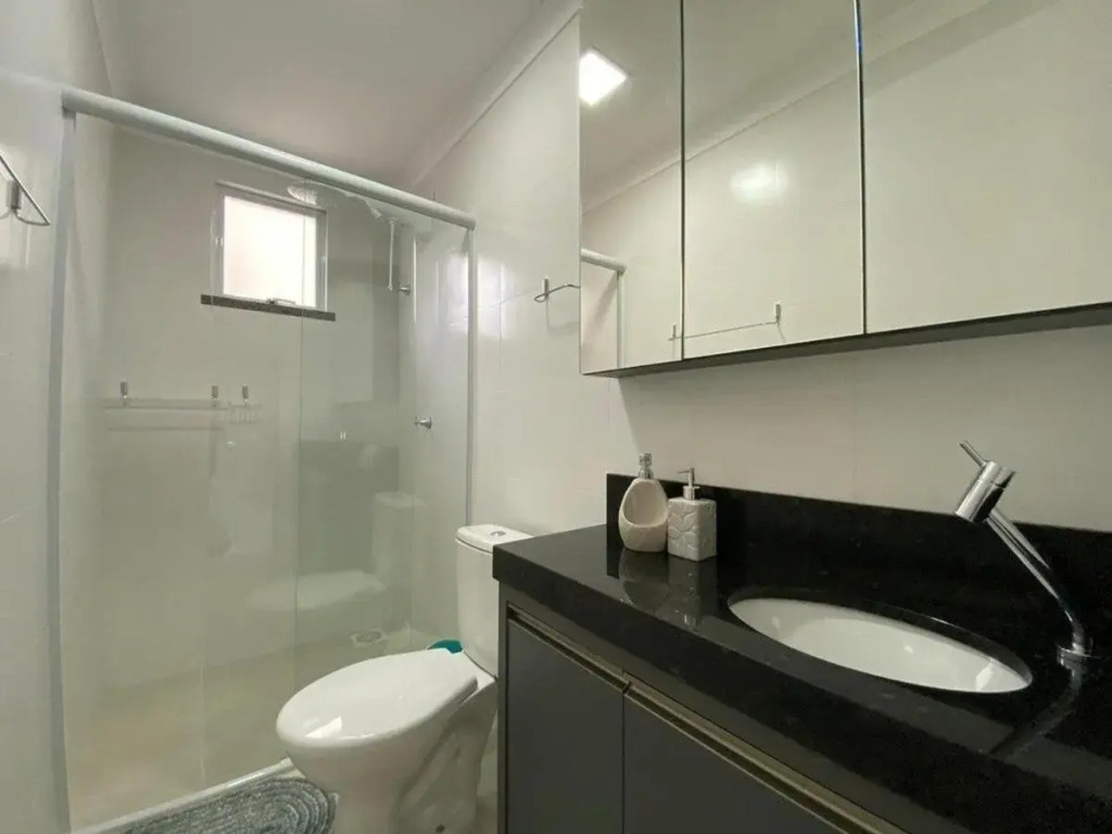 Lindo e Novíssimo Apartamento na Praia de Bombas.