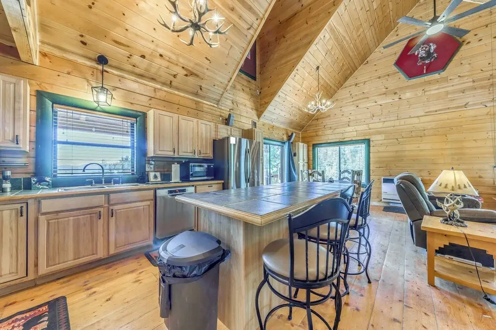 16 Mi to Ski Apache: Ruidoso Cabin Rental