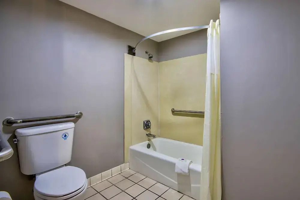 Motel 6 Jeffersonville, IN