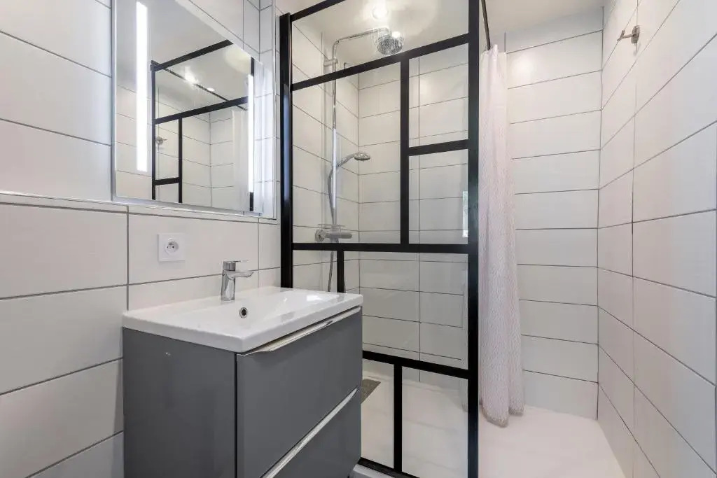 Appt Lumineux - Avec Balcon a 400m de la Plage