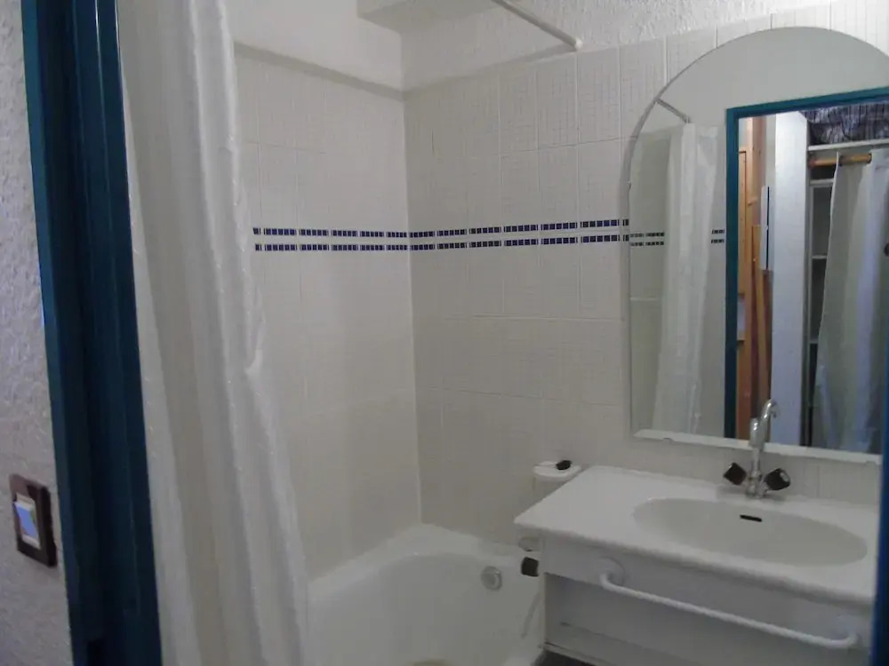 Lou Services Apartment THC93 LSI 001
