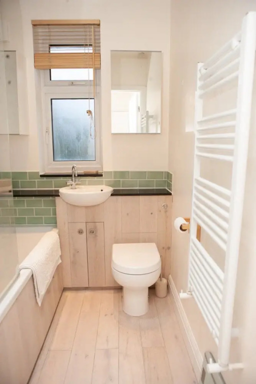 Charming 2 Bedroom House Near City Centre