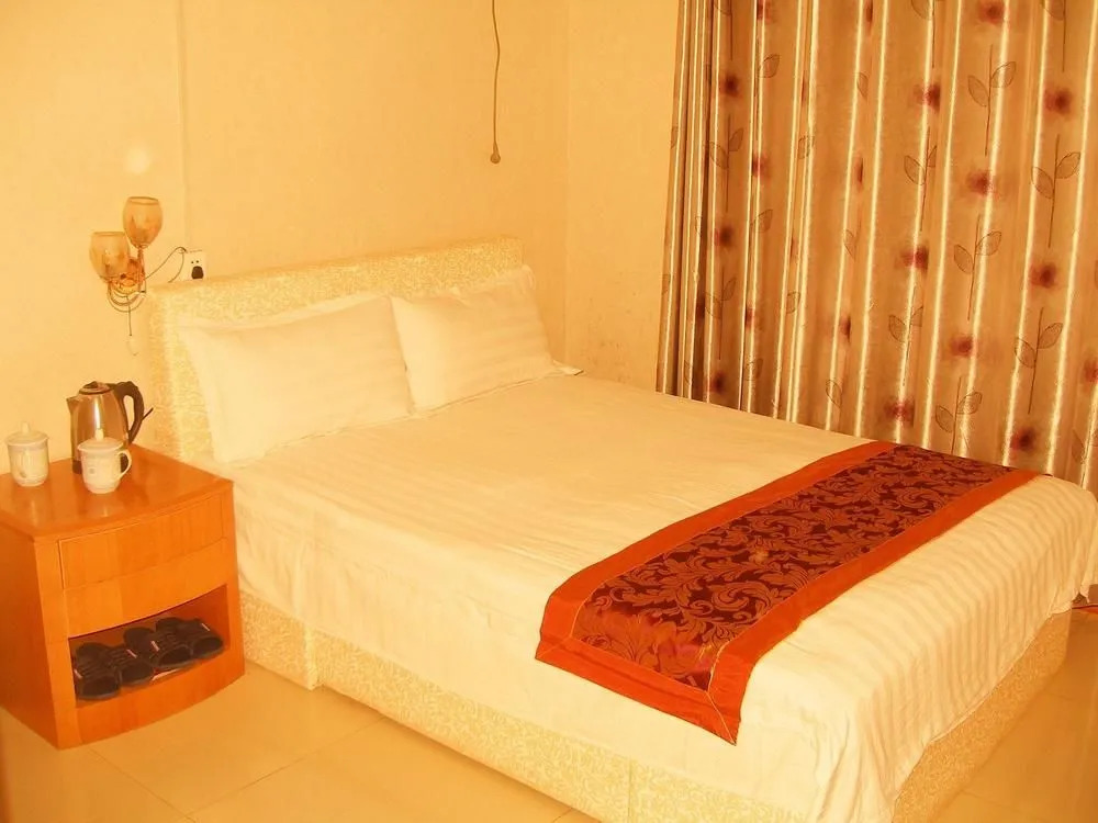 Jinan Lotus Pond Side Hotel