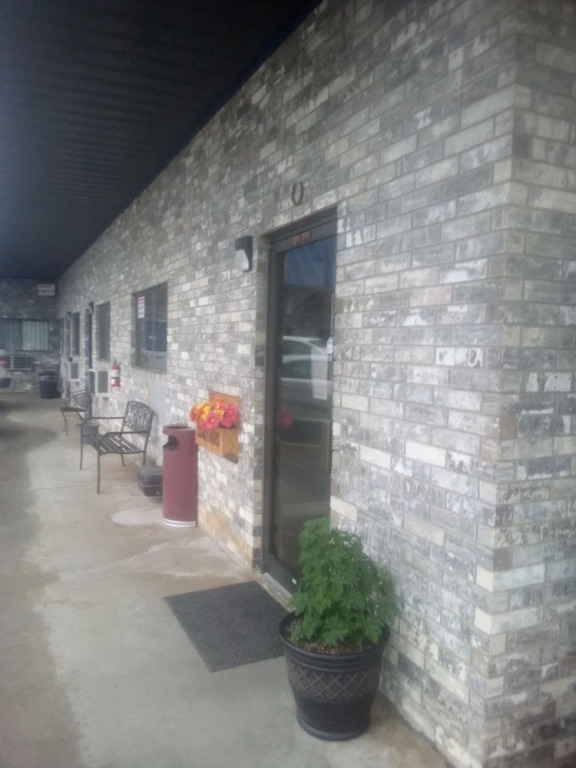 Coachmans Inn & Suites
