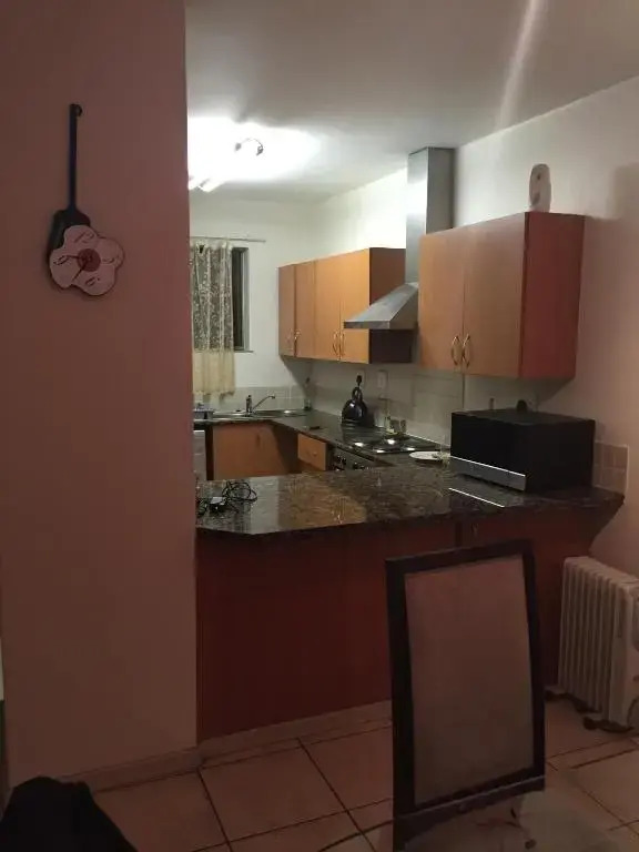 77 Grayston Apartment