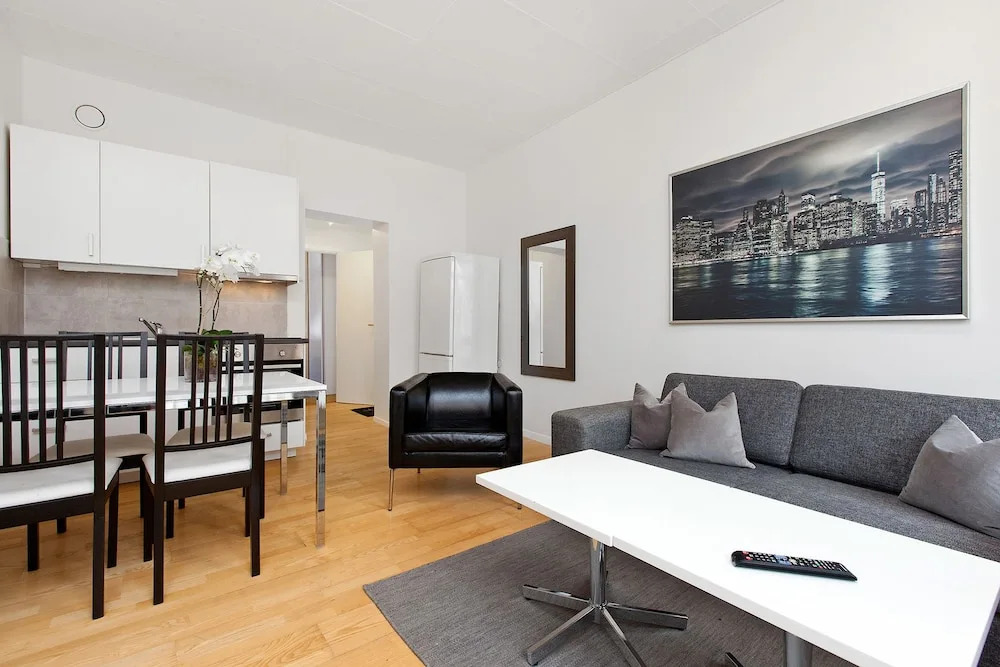 1 Bedroom Short walk to main street