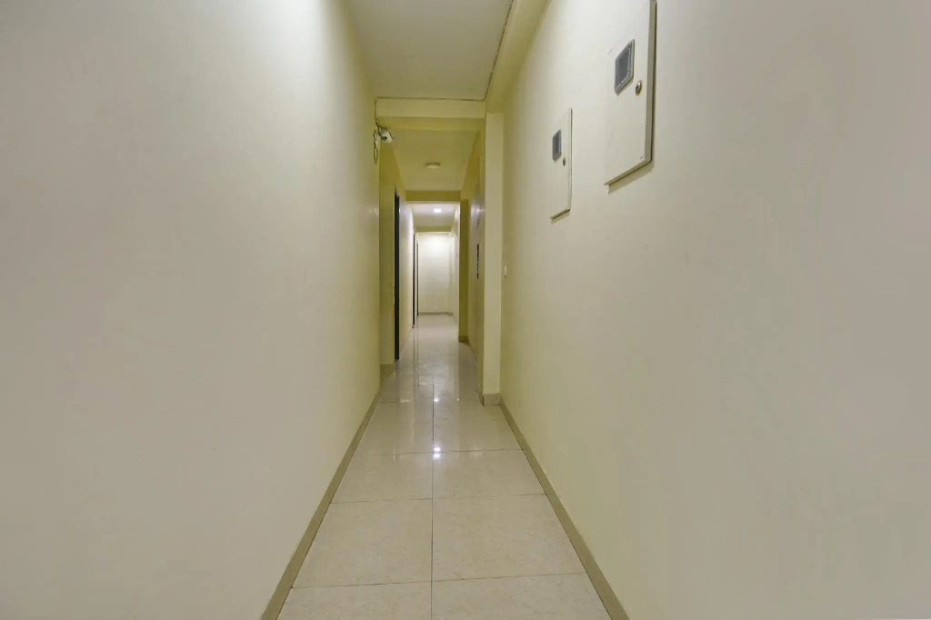 OYO 4930 Stay EM Residency