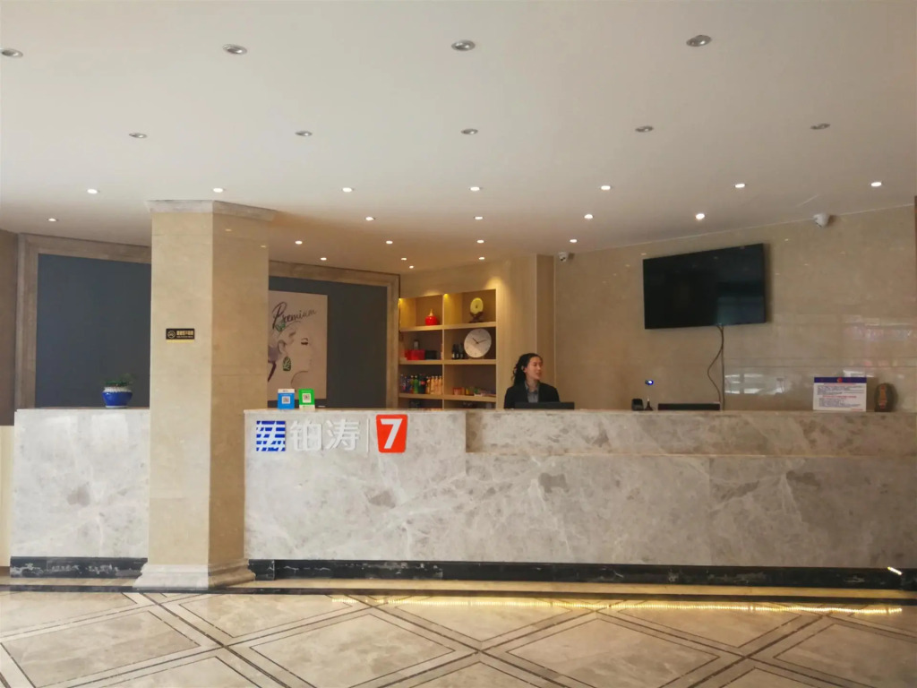 7 Days Premium·Dalian Xi'an Road Railway Station Roosevelt Square
