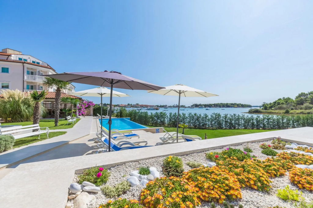 Fimi- With Swimming Pool - A1 Blue