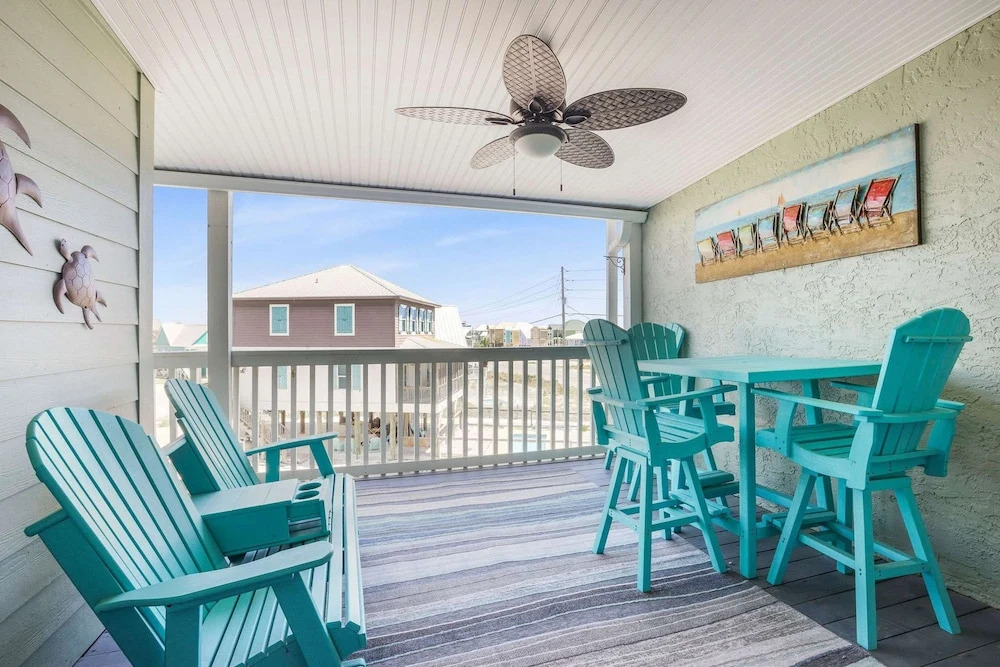 Lagoon Landing 202- Beautifully Decorated Condo With Balcony Pool Steps to Beach Lagoon