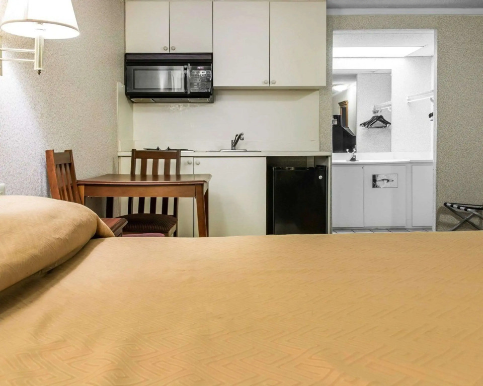 Rodeway Inn Madison Heights - Detroit