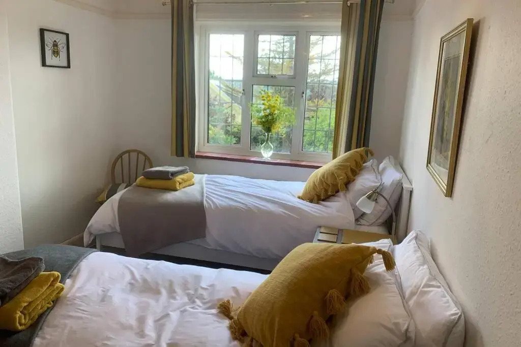 Hectors House comfortable 4 bed house in mature gardens
