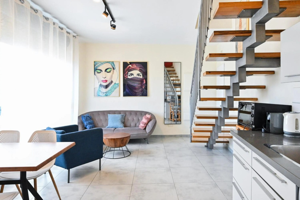 Amazing 2BR Duplex in the city center by HolyGuest
