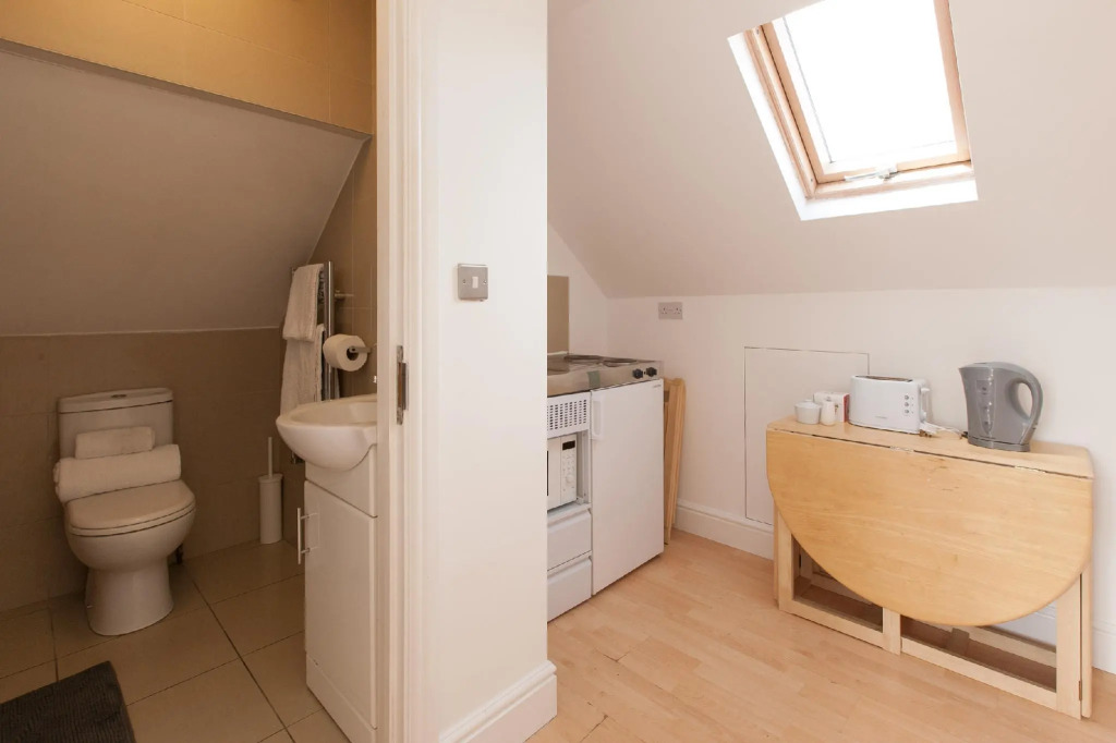 Tooting Rooms & Studio by PrimeCityHosts