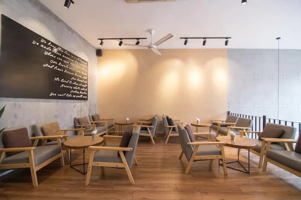 Soft Pillow Hostel - Adults Only