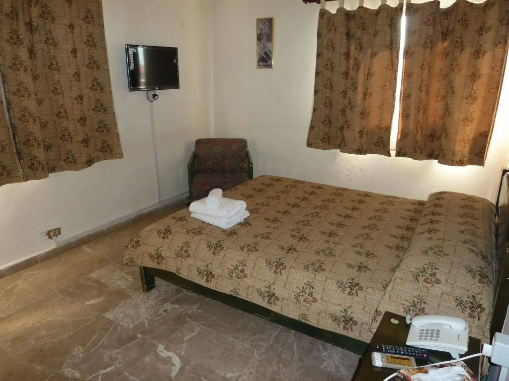 Holiday Suites Hotel & Beach Resort
