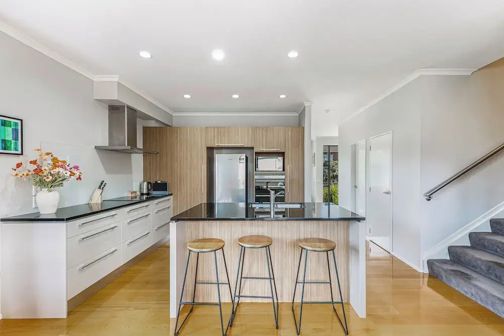 Comfy 4BR Home w Mt Wellington View Zodiak Stays