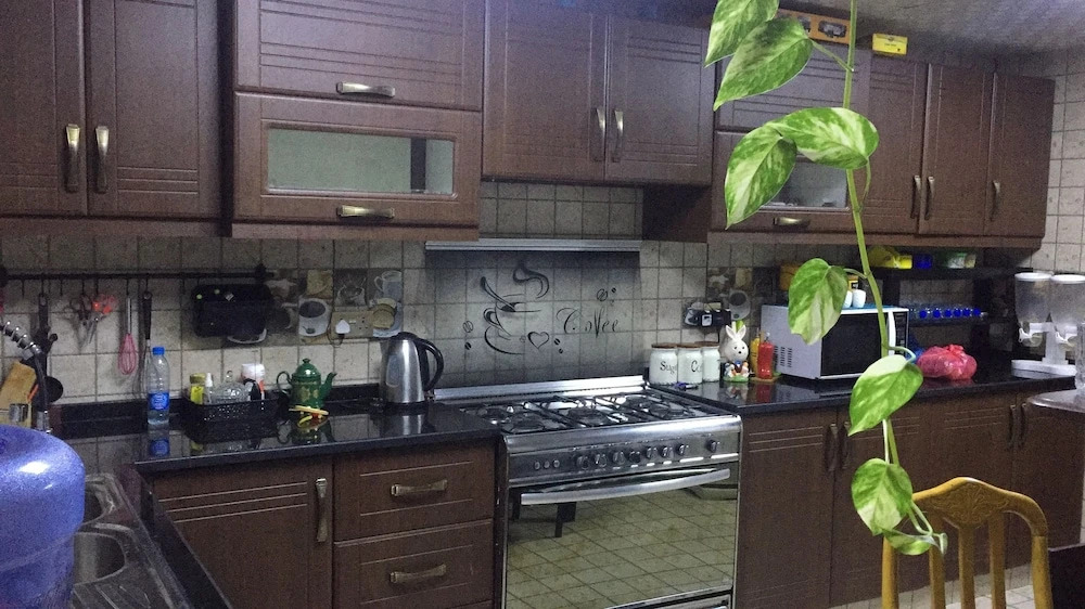 Luxury Furnished 3BR near LAKE Khalid