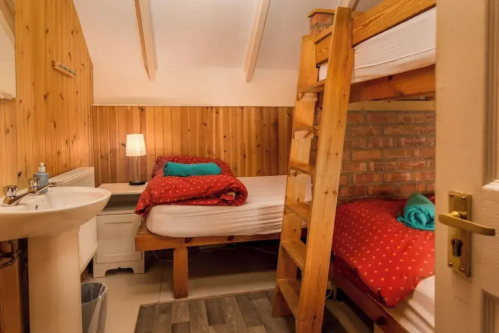 Gulabin Lodge and House