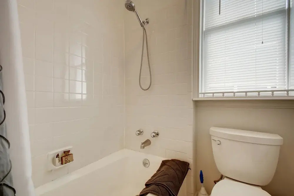 3BR 2BA Downtown Austin Charming Bungalow by RedAwning