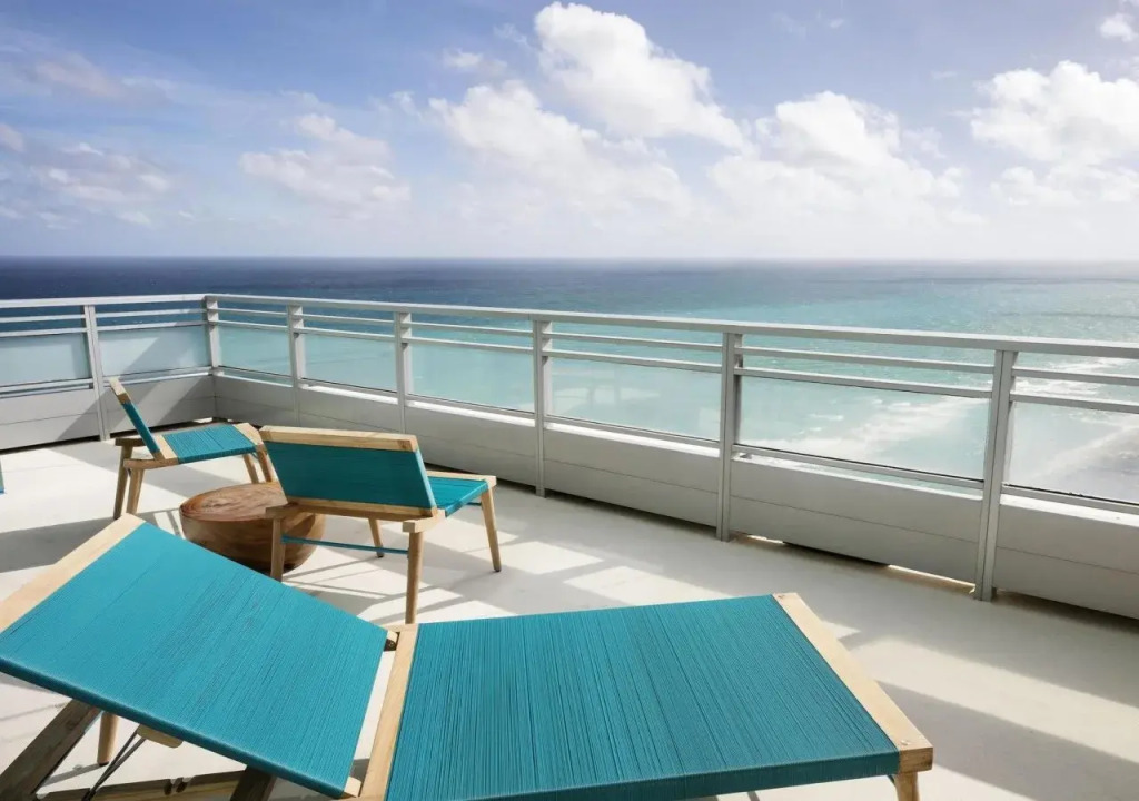 Signia by Hilton Diplomat Beach Resort