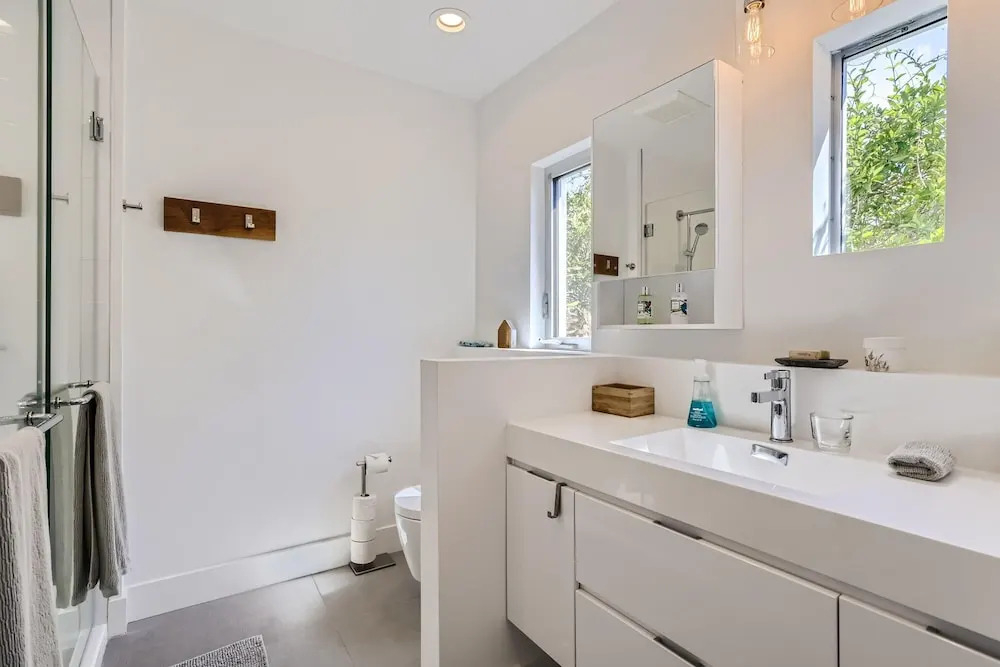 Villa Ardmore - Indulge in Spa Living with Guesthouse & Private Pool