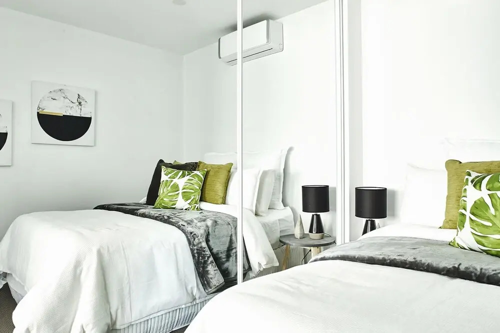 The Marc 201: A Splash of Emerald - Rejuvenate stays