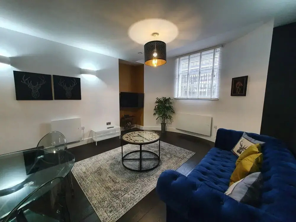 Contemporary Executive Apartment