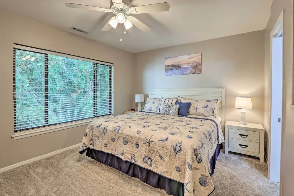 1/4 Mi to Ocean: Beach Pebble Townhome w/ Patio