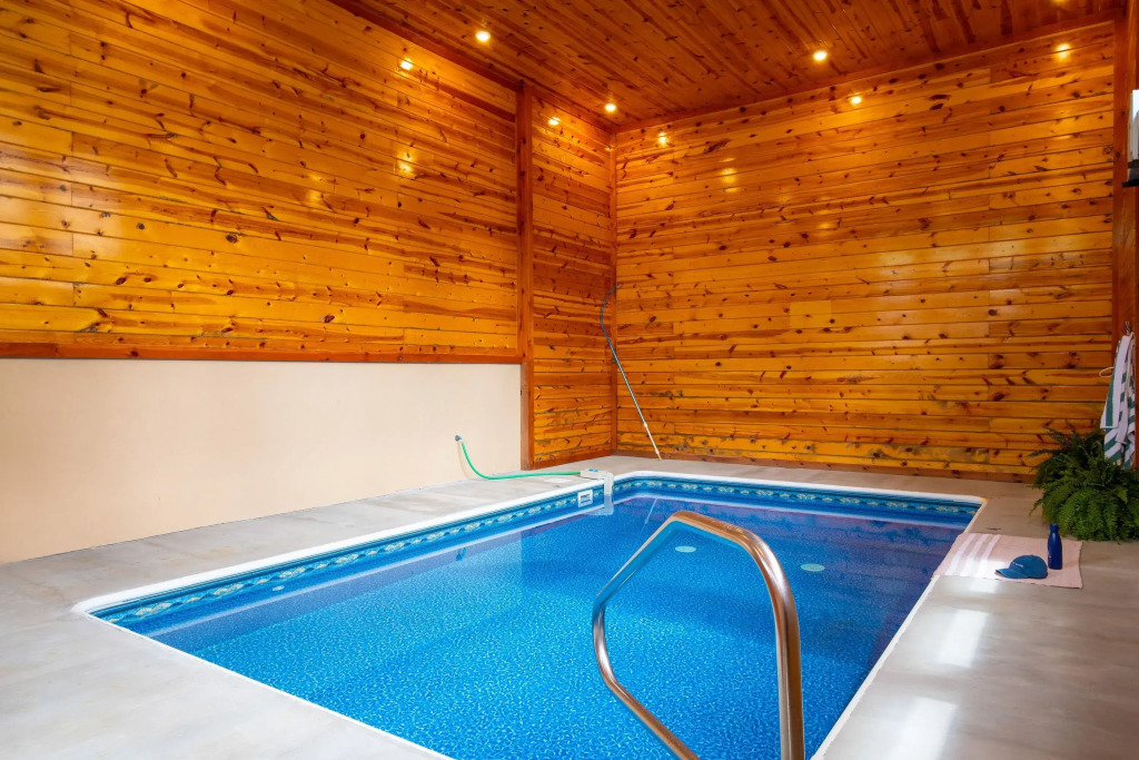 Evergreen Lodge by Avantstay Indoor Heated Pool + Game Room + Movie Theater + Hot Tub Mtn Views + Pigeon Forge
