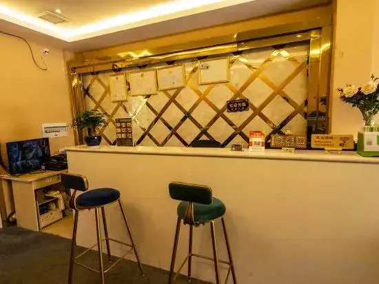 Anning Yujian Hotel (Wuyue Plaza)