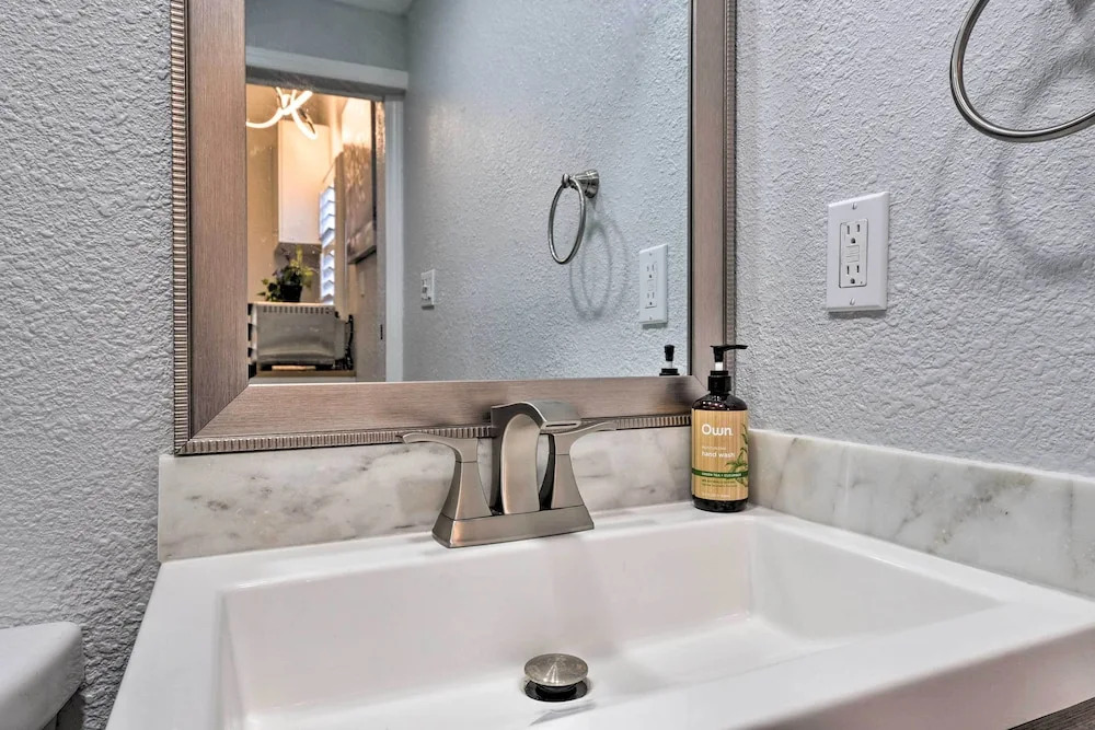 Cozy Jacksonville Studio - 10 Miles to Downtown!